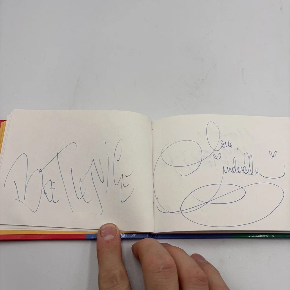Disney Land World Park 1990's Autograph Book With‎ 26 Autographs Dated 1998